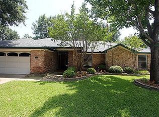 1220 Briarhaven Dr, Bedford, TX 76021