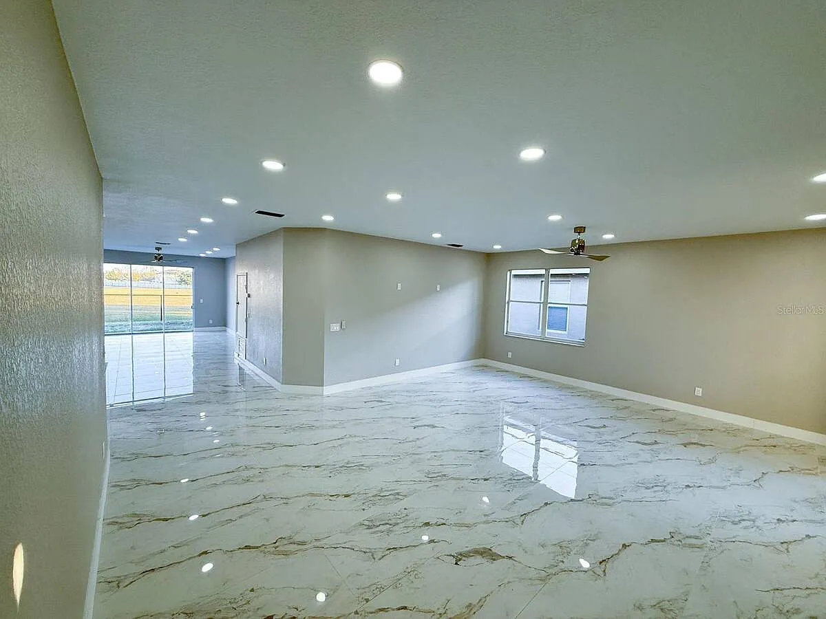 3 bed, 2.0 bath, 1942 sqft, $2,700 — Photo 3