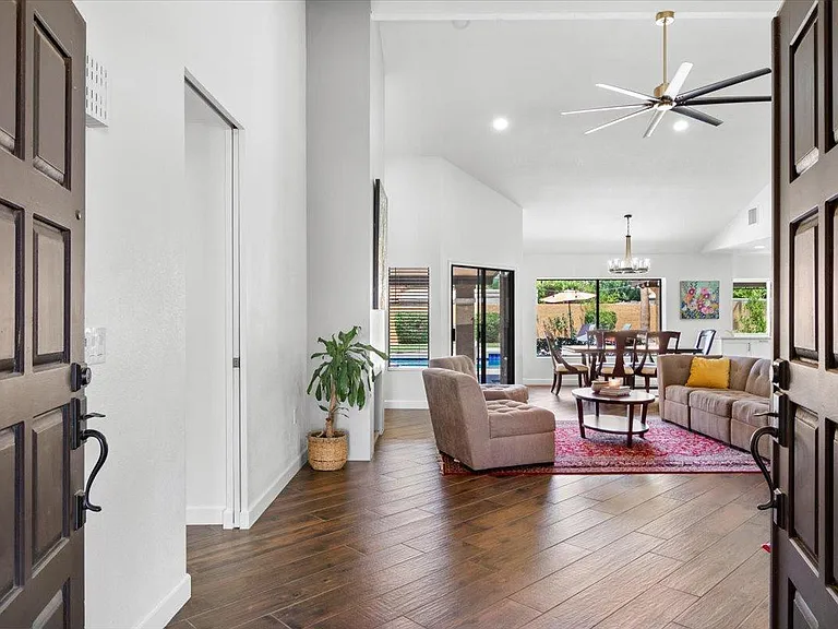 10628 E Cinnabar Ave — Photo 3