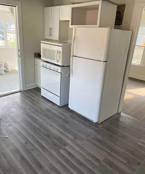 448 Weston Ave — Photo 12