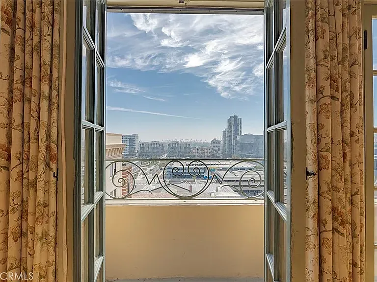 Studio, 477 sqft, $1,900 — Photo 3