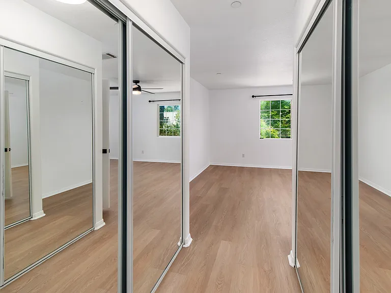 477 Calle Elegante — Photo 7