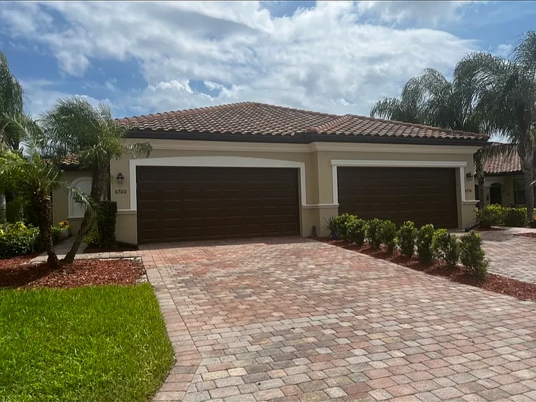 6760 Willowshire Way — Photo 1
