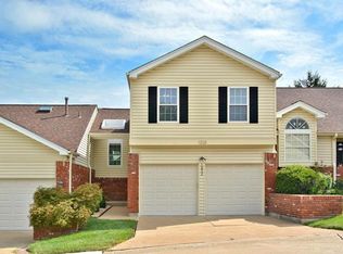 1932 Bennington Common Dr, Saint Louis, MO 63146