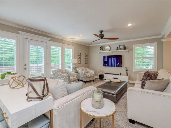 5549 Aberdeen Rd, Fairway, KS 66205