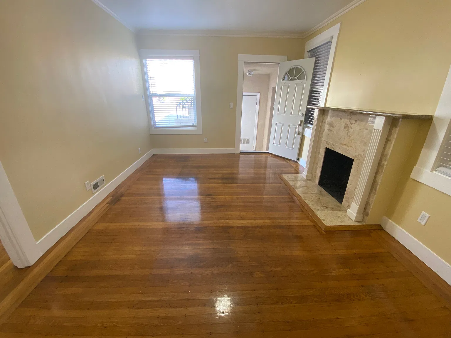3 bed, 1200 sqft, $4,500 — Photo 2