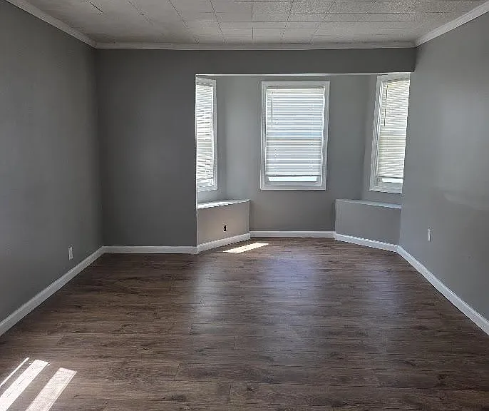 220 Poplar Ave — Photo 2