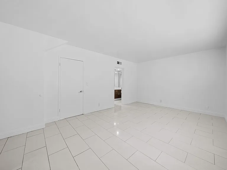 148 S Reeves Dr #4 — Photo 18
