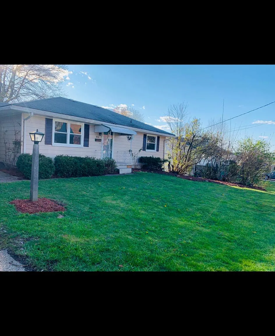 2 bed, 1050 sqft, $950 — Photo 1