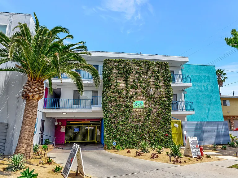 Palm View Village Inglewood — Photo 6