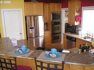 5th image of 13867 SW Hillshire Dr Uppr Drive