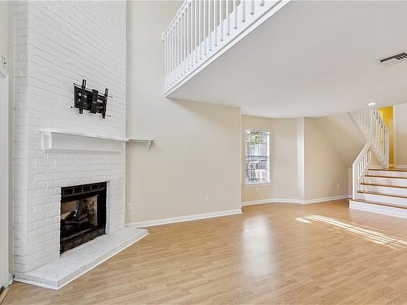 5th image of 305 Audubon Trce #305