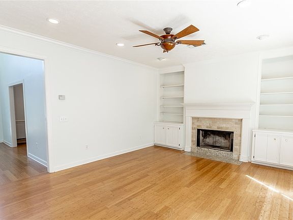 4th image of 524 Lake Pointe Ln