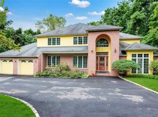 3 W Gate Rd, Port Washington, NY 11050