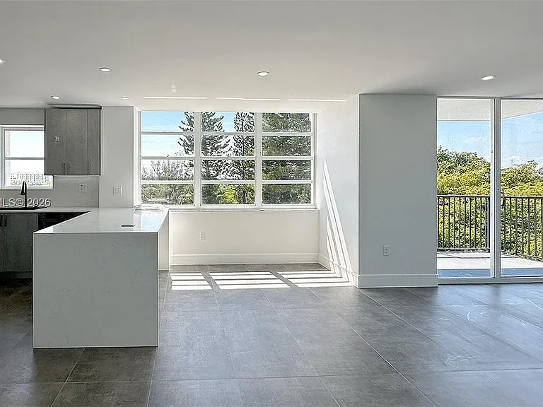 2780 NE 183rd St #701 — Photo 3