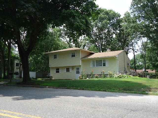 2nd image of 52 Mount Sinai Coram Rd