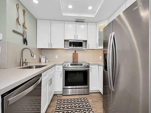 4th image of 2027 SE 10th Avenue #722