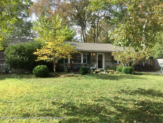 451 Wells Ave photo 1