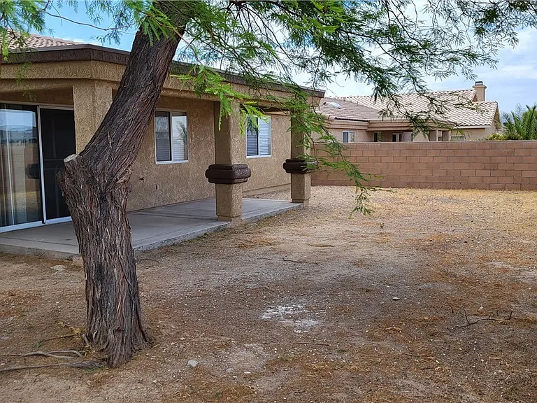 2105 E Crystal Dr — Photo 16