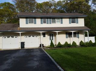 73 Radburn Dr, Hauppauge, NY 11788