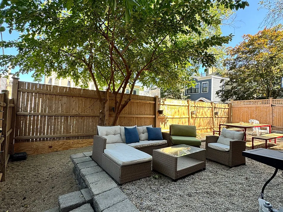 3 Bartlett St