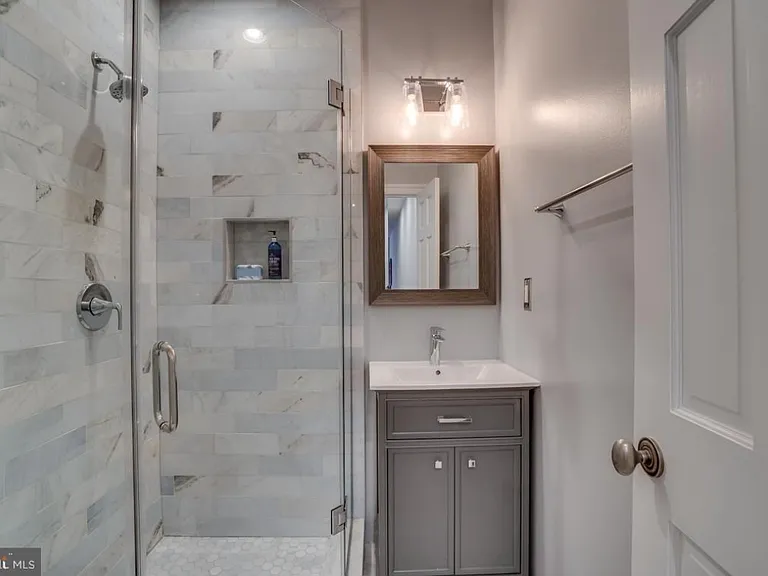 1210 V St NW #1 — Photo 9