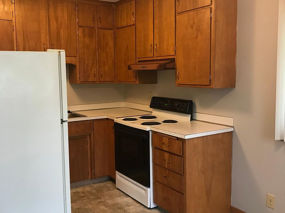 2nd image of 137 Wedgewood Dr #4