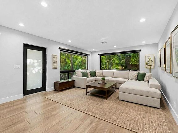 3rd image of 2643 SW 30TH Terrace