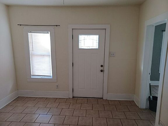 2nd image of 513 SE 12th Ave