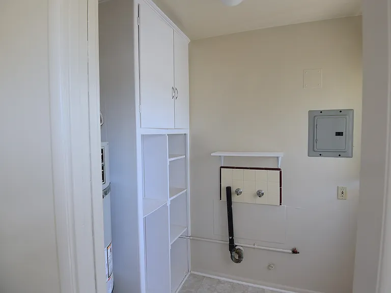 810 W Glenoaks Blvd #1/2 — Photo 6