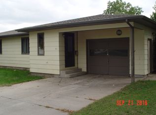 411 2nd St SW, Wagner, SD 57380