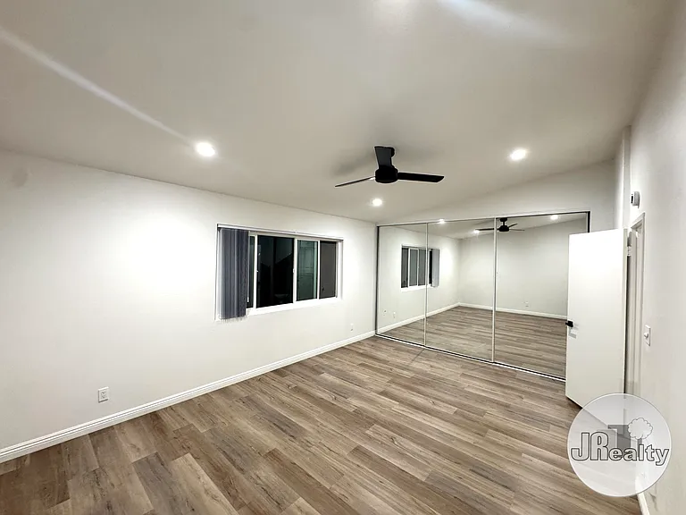 Village Townhomes — Photo 14