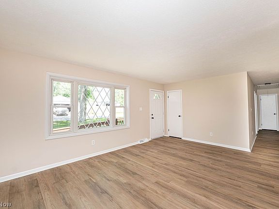 4th image of 33072 Edward Ave
