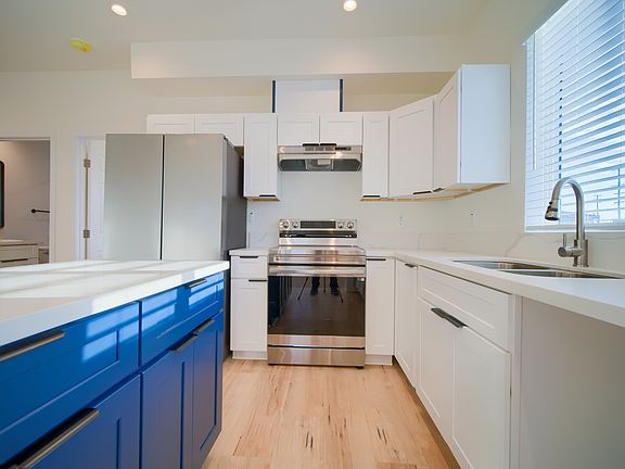 5th image of 632 3/4 E Adams Blvd