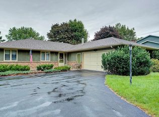 2321 Mayflower Dr, Aurora, IL 60506