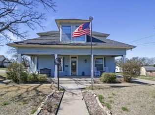1406 S Trinity St, Decatur, TX 76234