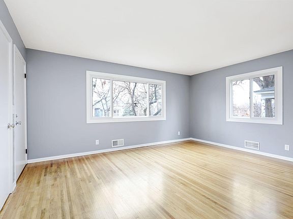 4th image of 2611 Buchanan St NE #1
