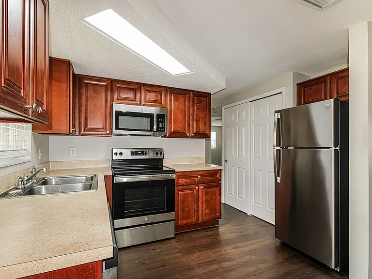 1012 Normandy Blvd — Photo 9
