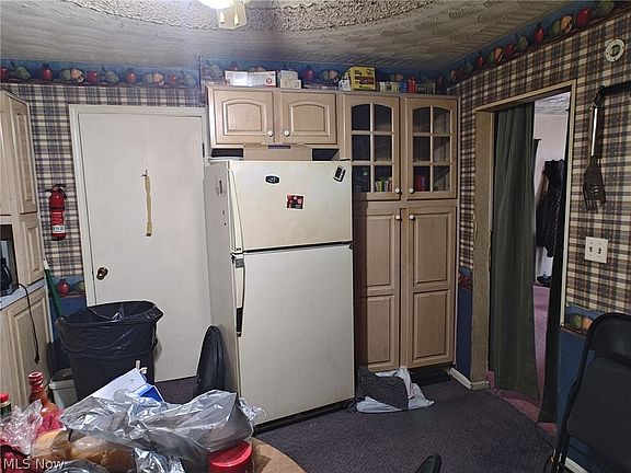 5th image of 102 E Liberty St