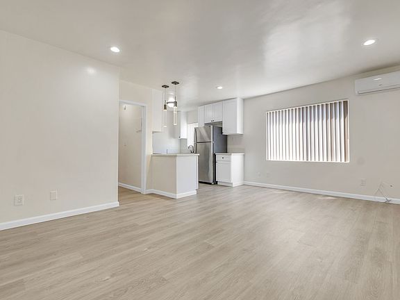3rd image of 5105 Bakman Ave #4
