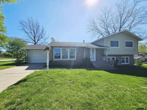 410 N Clark Ave, Sutton, NE 68979