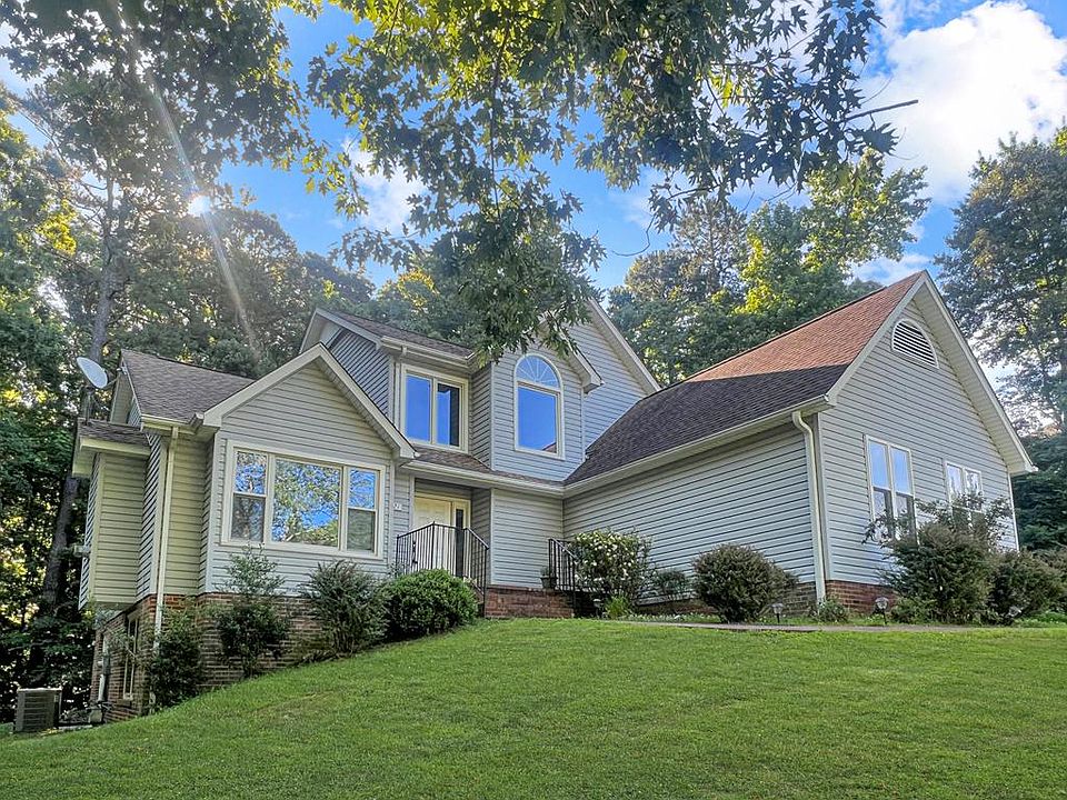 1st image of 221 London Bridge Dr