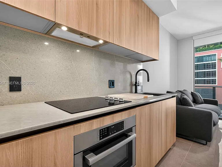 121 NE 5th St #712B — Photo 8