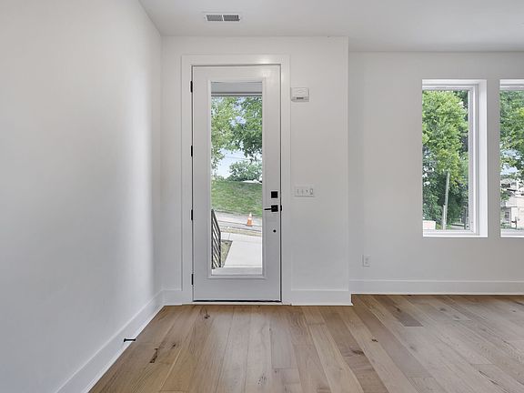 4th image of 1267 Johns St