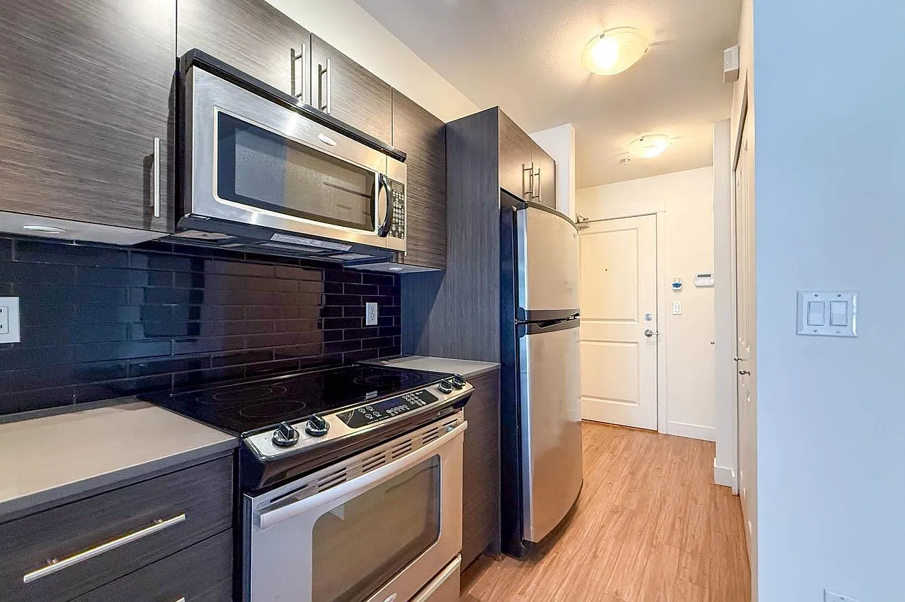 1 bed, 560 sqft, $2,450 — Photo 3