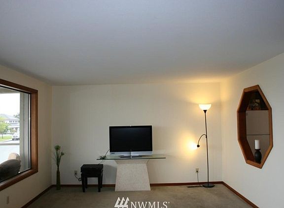 3rd image of 886 SE Bayshore Drive #A201