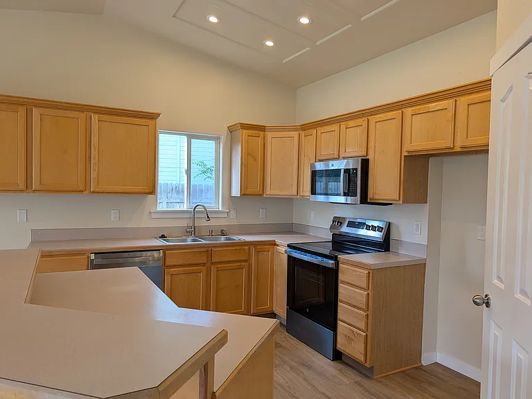 2723 Manchester Dr — Photo 6