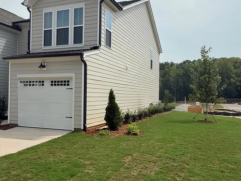 260 Ravenscraig Park Pl — Photo 2