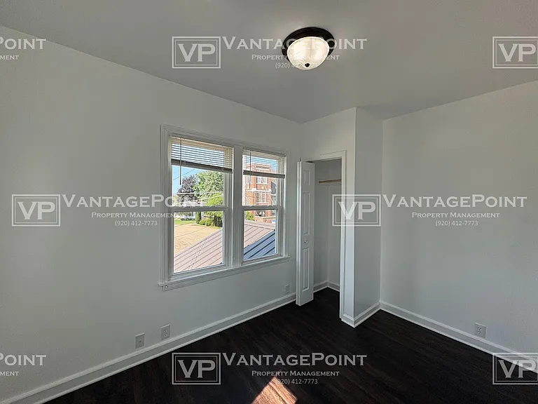 213 E Green Bay St #B — Photo 7