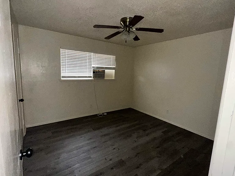 1501 N Kansas St — Photo 5